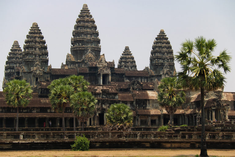 Pohľad na hlavný chrám Angkor Wat podľa ktorého je pomenovaná celá archeologická lokalita